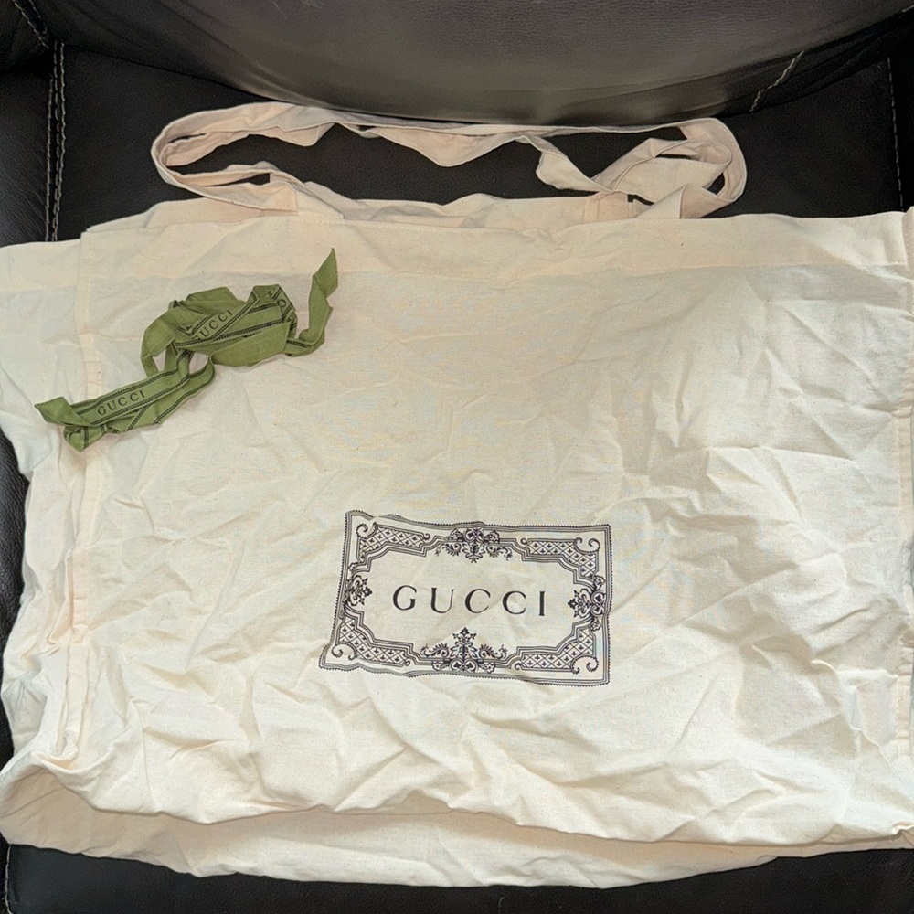 NEVER USED Gucci tote bag/ dust bag. Green ribbon included